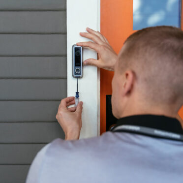 2-vivint-smart-doorbell-0917